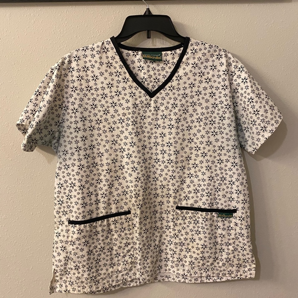 UA scrub top